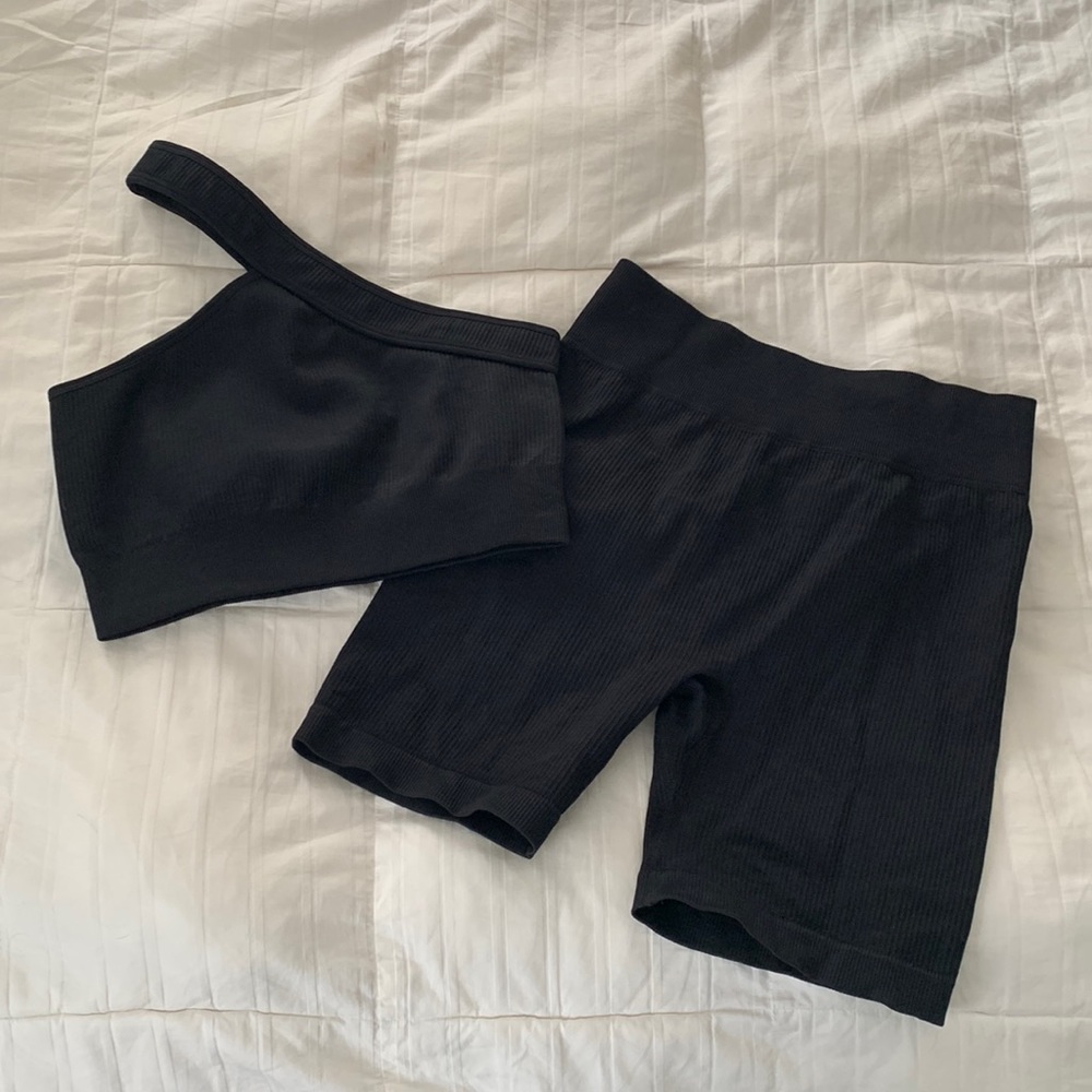 One-Shoulder Black Ribbed Bike Shorts Set - Picture 2 of 8